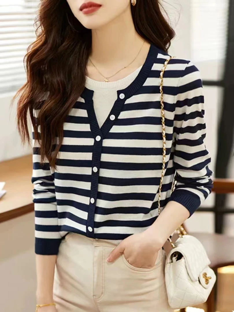 2024秋冬假两件V领条纹针织衫女时尚百搭长袖打底衫外穿气质高级