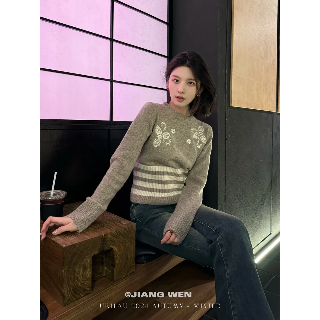 UKILAU【伊丽莎白】羊毛圆领设计感绣花条纹毛衣