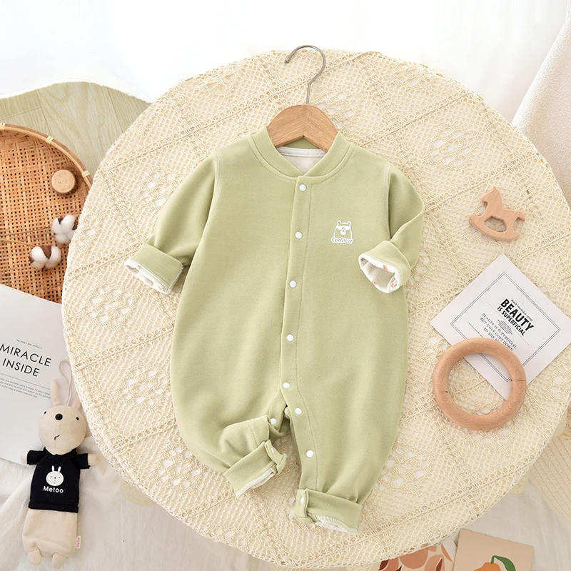 婴儿连体衣自发热保暖男女宝宝衣服新生儿贴身睡衣春秋装