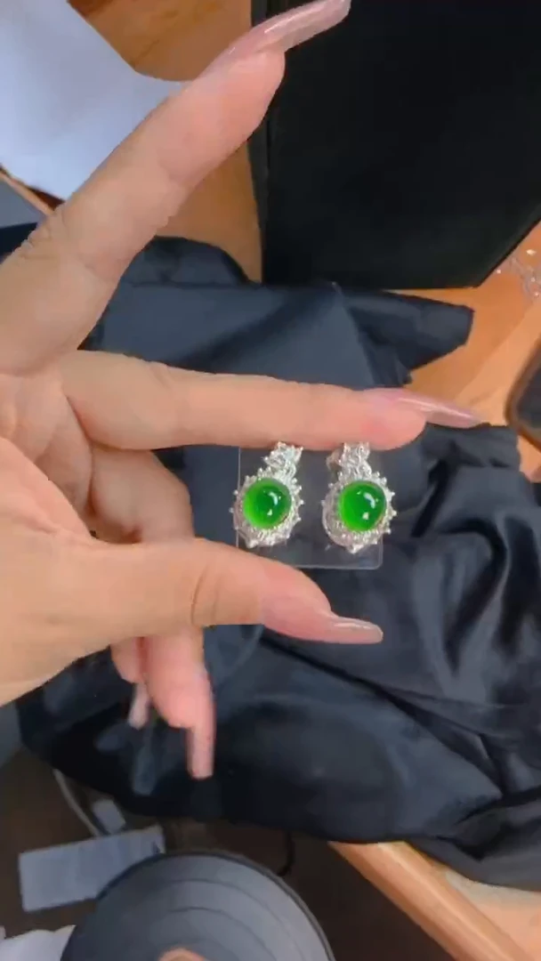 【闪购商品】定制翡翠未镶嵌天然翡翠a货，多样性发货