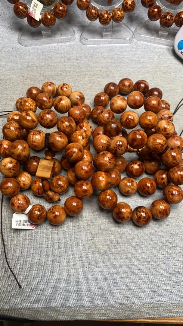 2.0/12颗崖柏陈化老料留疤手串以直播8条中一条发货