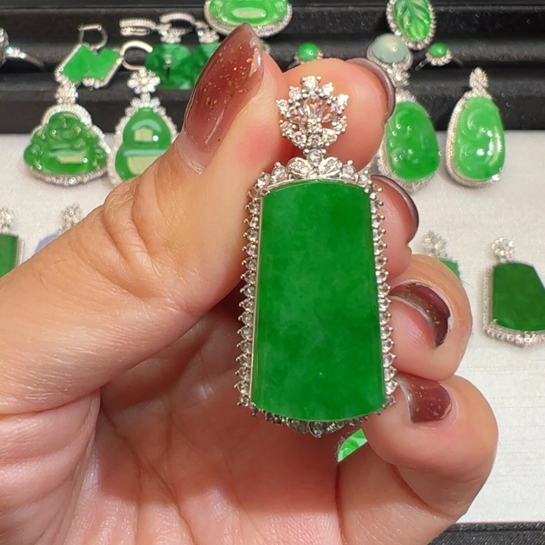 翡翠吊坠(不含链)18K金镶嵌