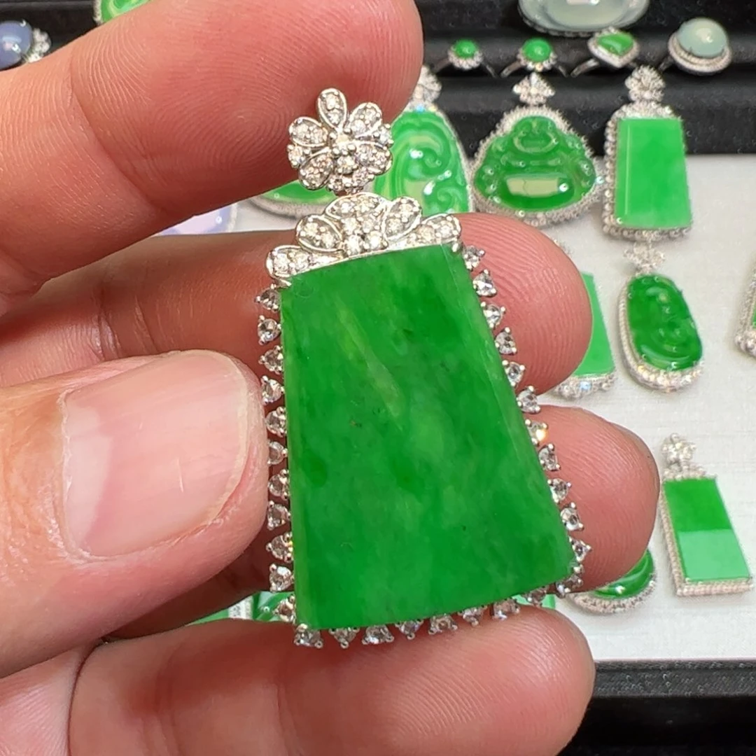翡翠吊坠(不含链)18K金镶嵌