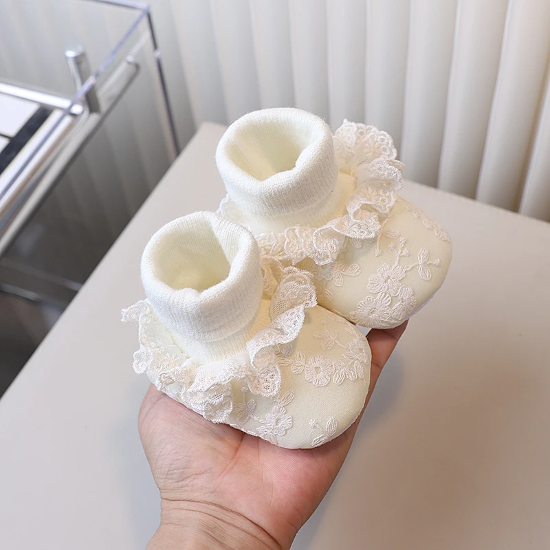 春秋款女宝宝婴儿鞋公主纯棉蕾丝不掉跟软底新生儿0-12个月步前鞋