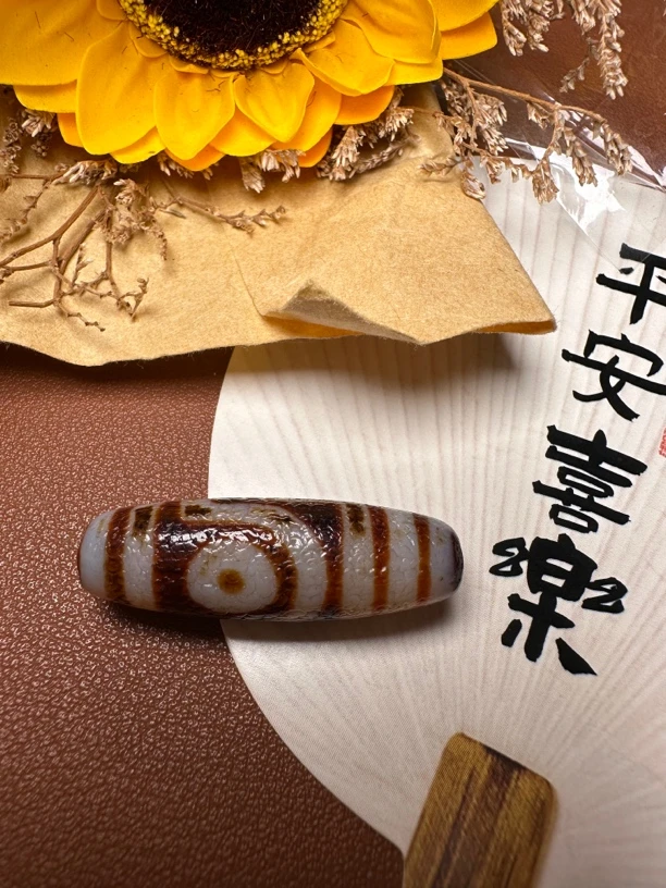 藏品红肉双线两眼珠 鱼鳞大风化带老咖沁水亮皮壳尺寸36.1×11.8mm