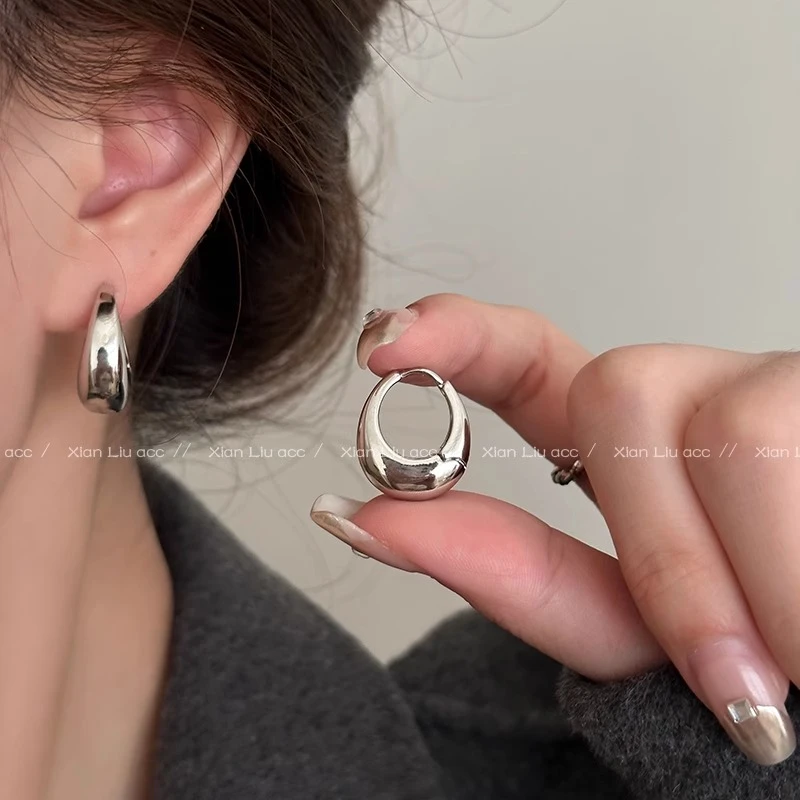 合金耳饰 银色素圈耳环2024新款爆款法式耳圈轻奢高级感气质圈圈