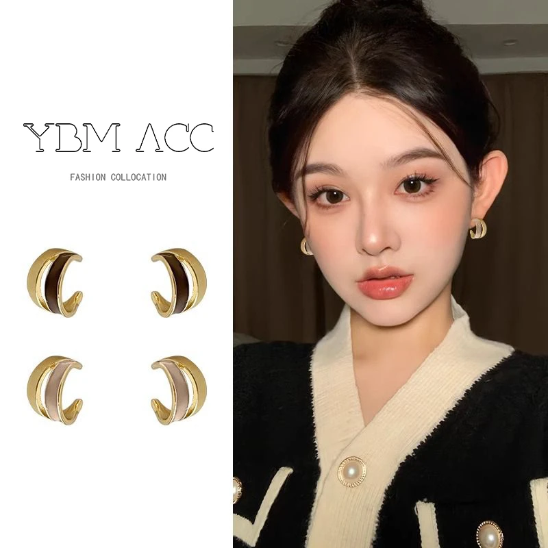 合金耳饰 简约双c耳钉新款法式气质高级大气轻奢日常复古小众耳饰