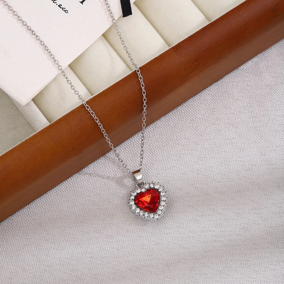 铜合金项链 A176红色爱心吊坠项链女简约精致百搭高级感时尚饰品