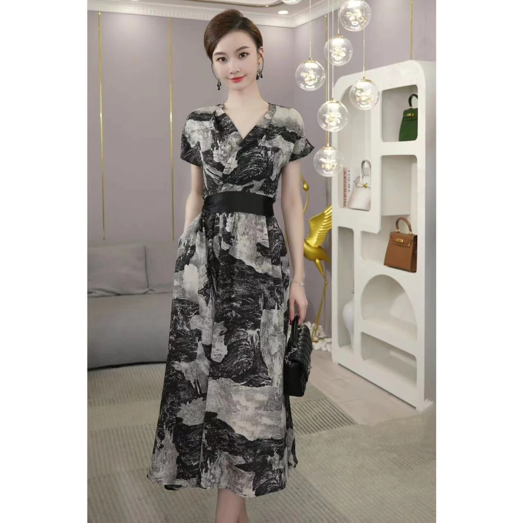 唐熹夏日收官大促！【5209】轻奢气质小众收腰显瘦黑色V领连衣裙子女