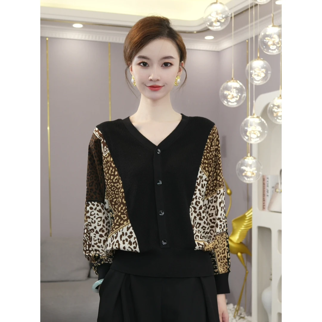 唐熹2025早春显瘦【5754】时尚豹纹假两件设计曲珠早春内搭打底衫