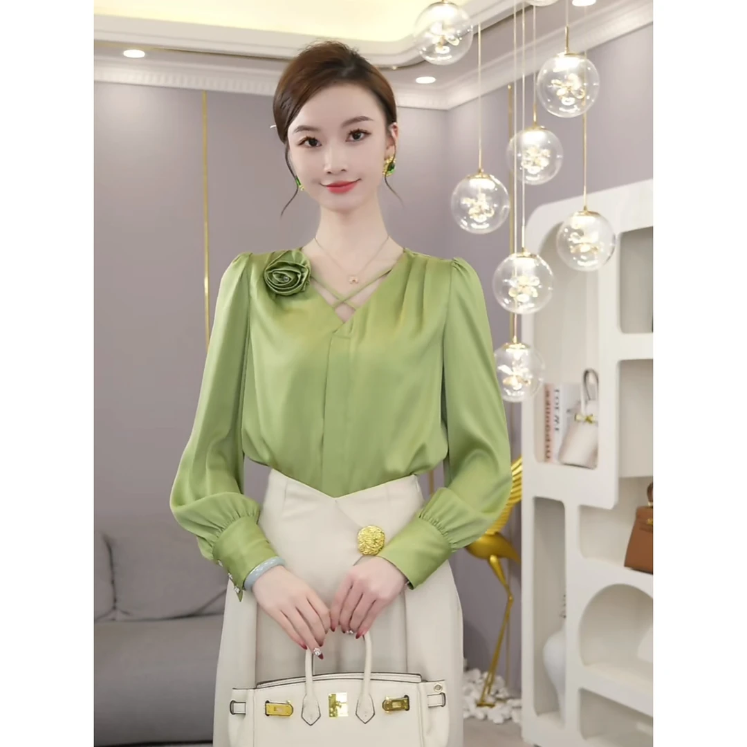 唐熹2025春夏新款【4092】高级时尚清新显白缎面重工小众设计上衣女