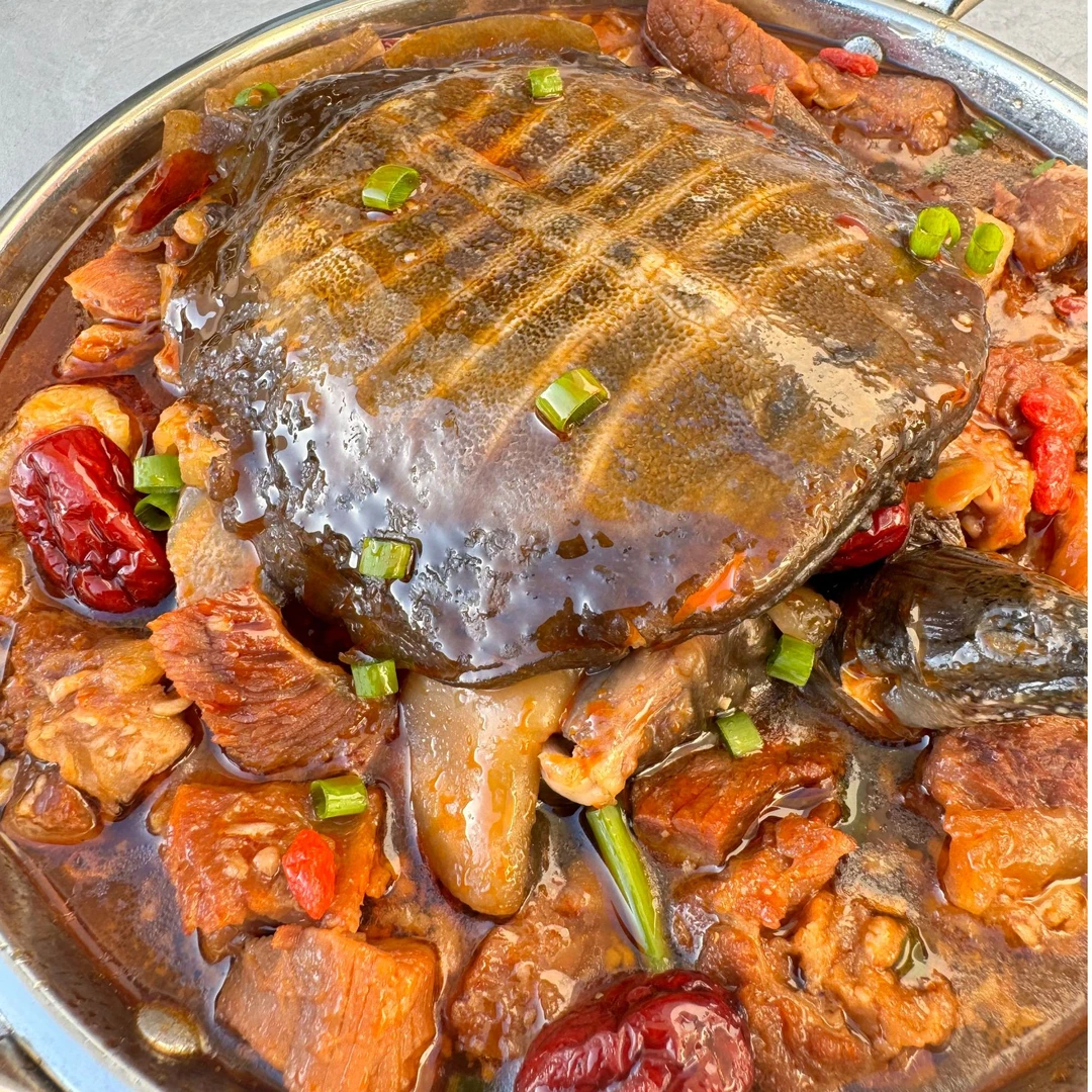 特色美食霸王牛肉红烧甲鱼和牛肉香辣开袋加热即食