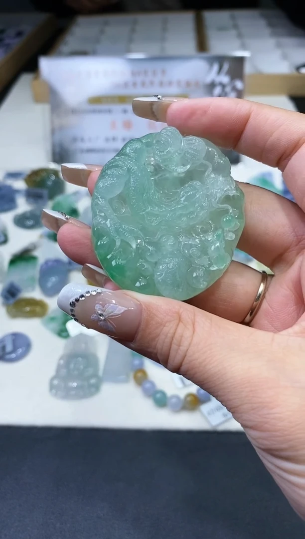 【闪购商品】翡翠吊坠(不含链)未镶嵌翡翠