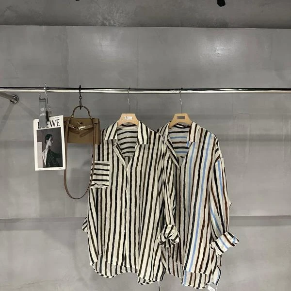 杨杨 HZ-“谁穿谁好看的”竖条衬衫5S800天丝款