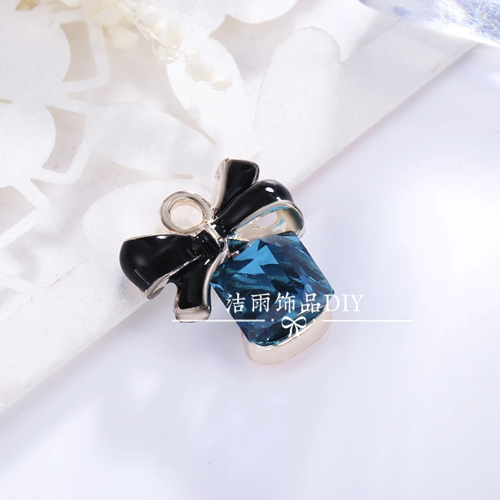 (洁雨饰品 DIY)  P133 铜合金蓝色蝴蝶结方糖挂坠