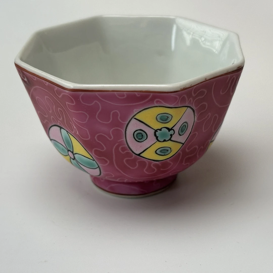 清乾隆粉彩胭脂红地皮球花八方杯BY07X1114