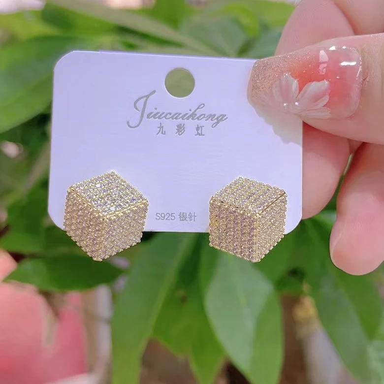 铜合金锆石耳饰 韩系立体几何方形耳环通勤耳钉女超闪耳饰酷飒风