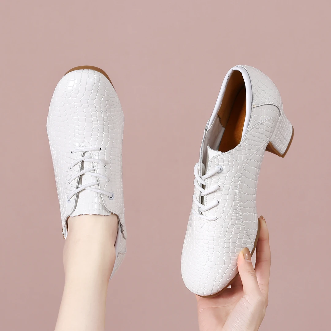 新款女士舞蹈鞋软底广场舞鞋成人拉丁舞鞋牛皮跳舞鞋交谊吉特