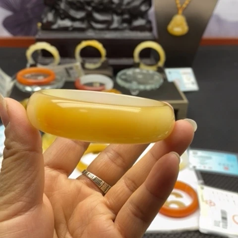 石英质玉（黄龙玉）手镯未镶嵌钟*颖