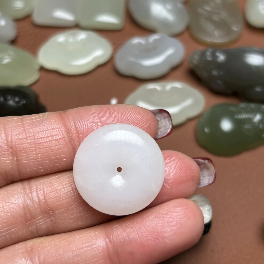 精品和田玉小挂件