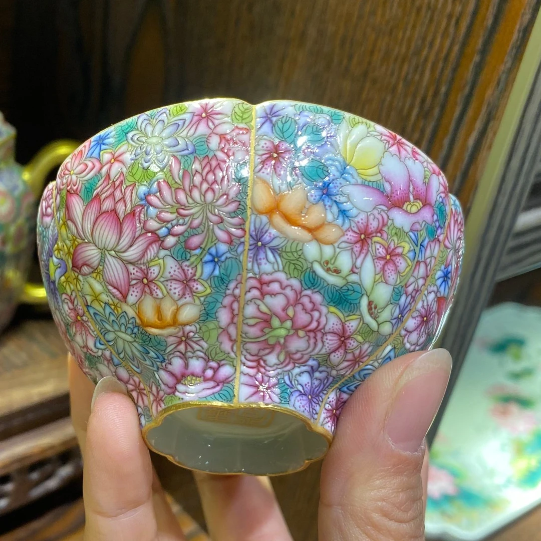 仿古胎粉彩万花瓜棱杯