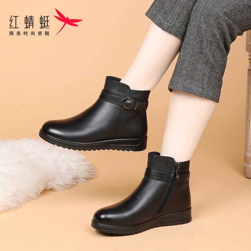 红蜻蜓冬季加绒保暖妈妈女鞋皮靴中筒靴女士真皮皮鞋短靴靴子棉鞋