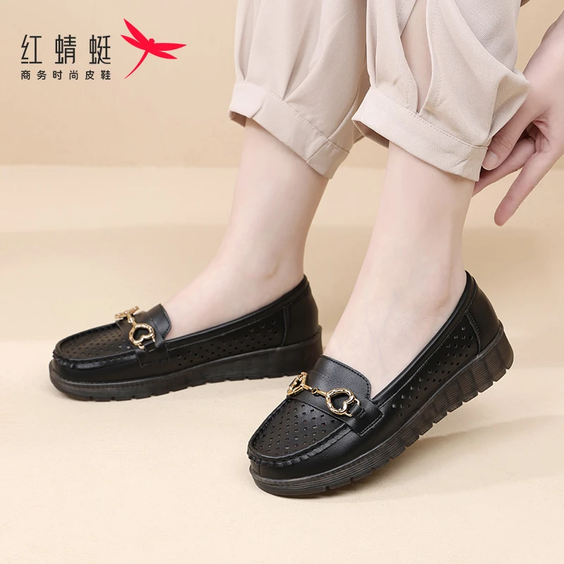 红蜻蜓女鞋秋季一脚蹬懒人豆豆鞋女软底镂空皮鞋中老年妈妈鞋舒适
