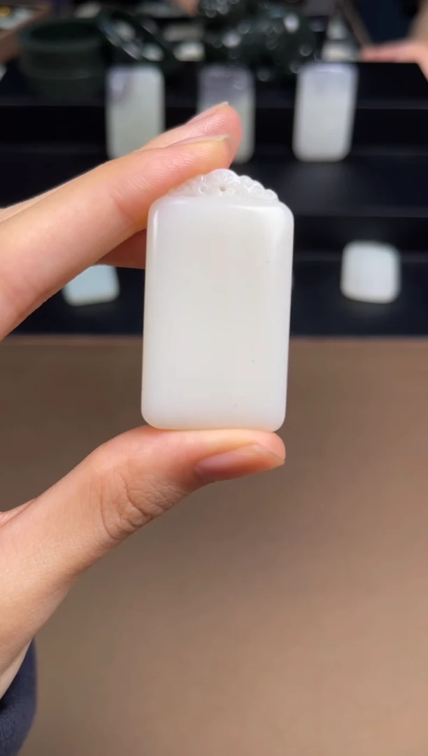 【闪购商品】和田玉颈饰未镶嵌31 点多