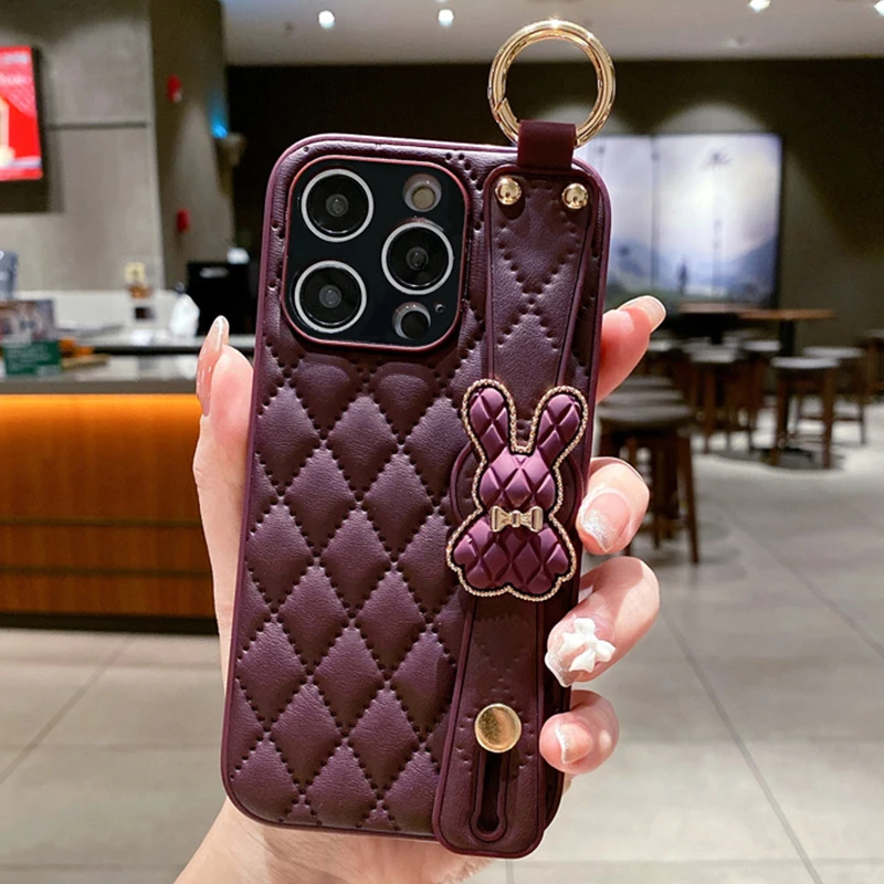 小香风兔子腕带适用苹果14promax手机壳iphone13支架12防摔保护壳