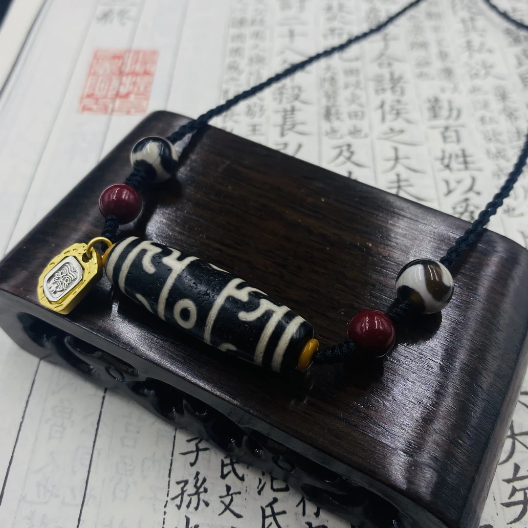 【莲师法器】玛瑙珠黑白分明包浆风化纹马蹄纹锁骨配朱砂虎牙40长款