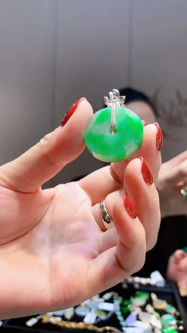 【闪购商品】翡翠吊坠(不含链)18K金镶嵌平安扣