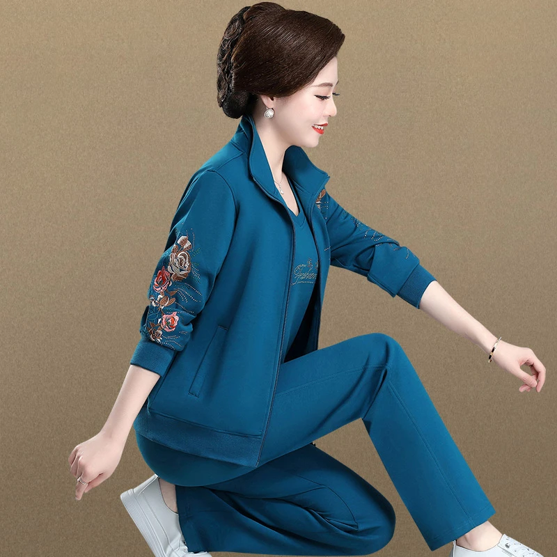中年妈妈春装运动服套装2024新款中老年女春秋外套洋气休闲三件套