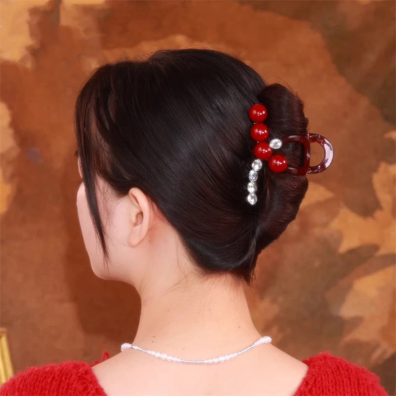 高级感相思红豆抓夹女2024新款后脑勺鲨鱼夹新年气质盘发夹子头饰
