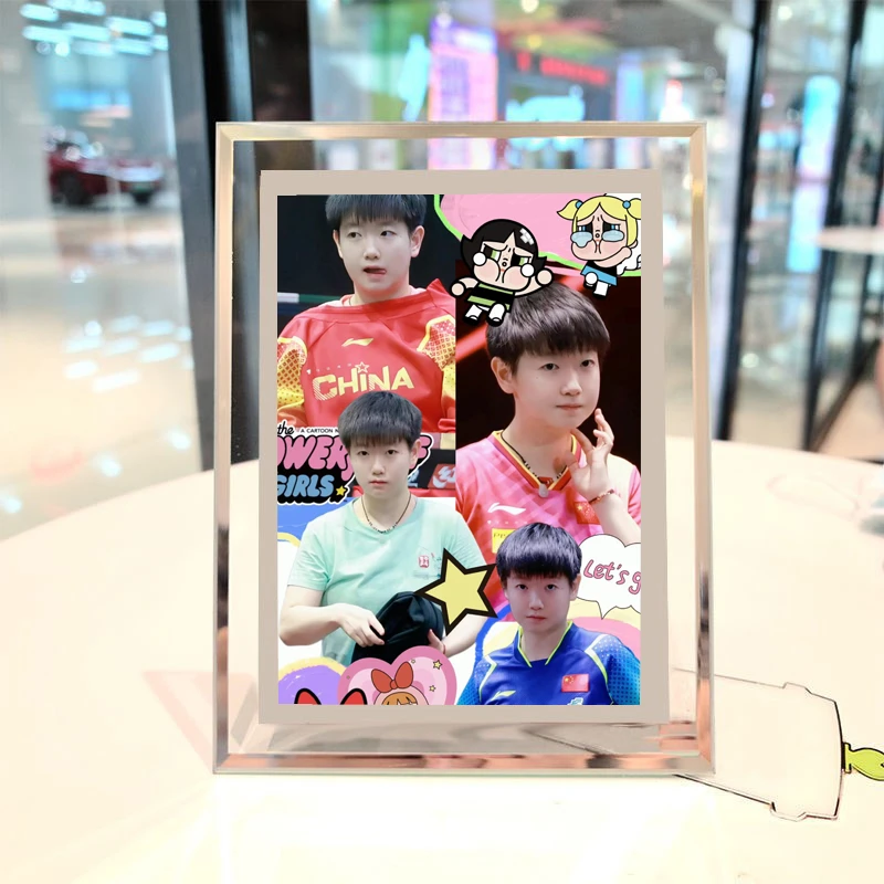 王楚钦孙颖莎周边相框时尚芭莎纪念品小卡片pin立牌莎头桌面摆件
