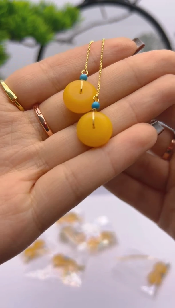 【闪购商品】蜜蜡耳饰银S925镀金镶嵌E28