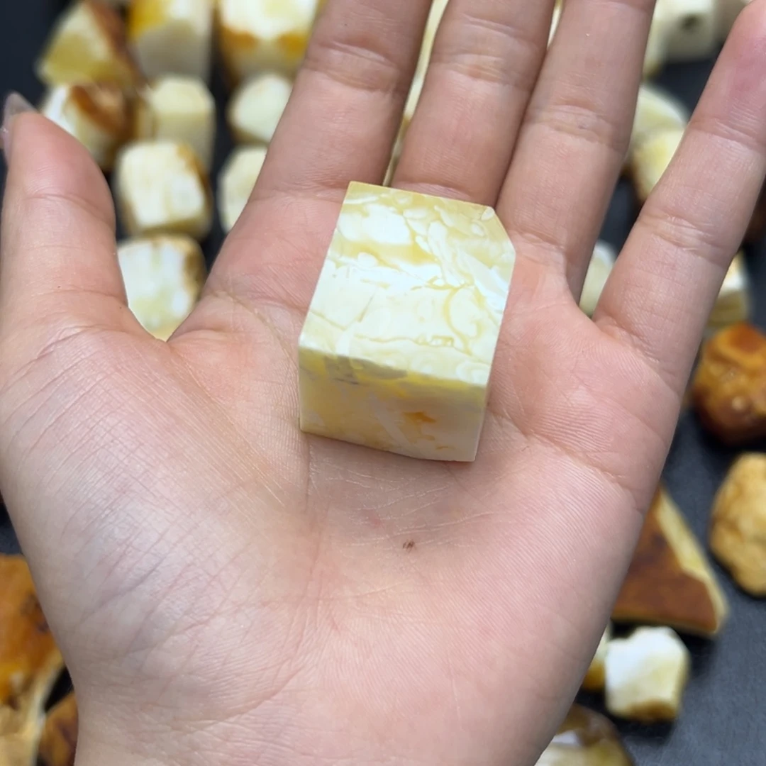 定制琥珀未镶嵌可**身蜜蜡