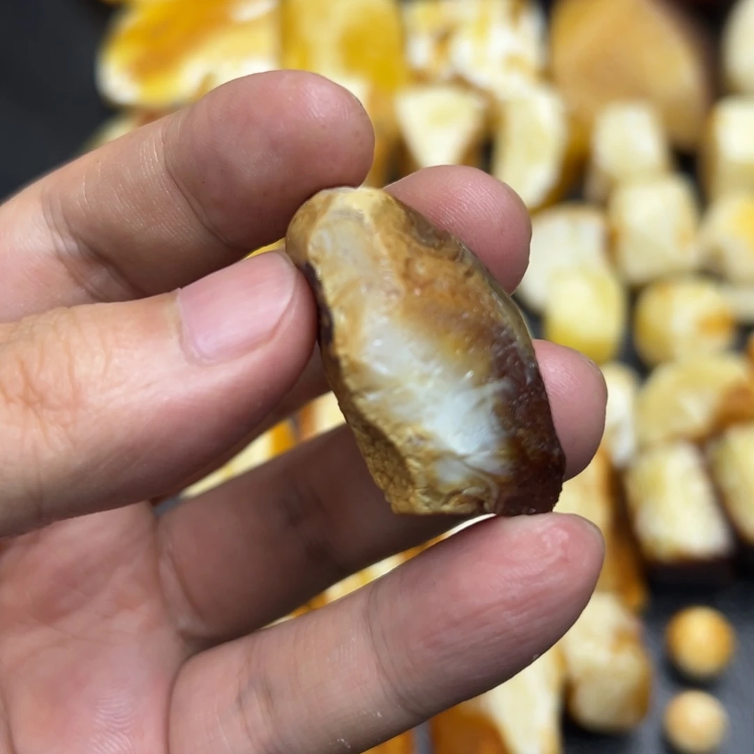 定制琥珀未镶嵌蜜蜡