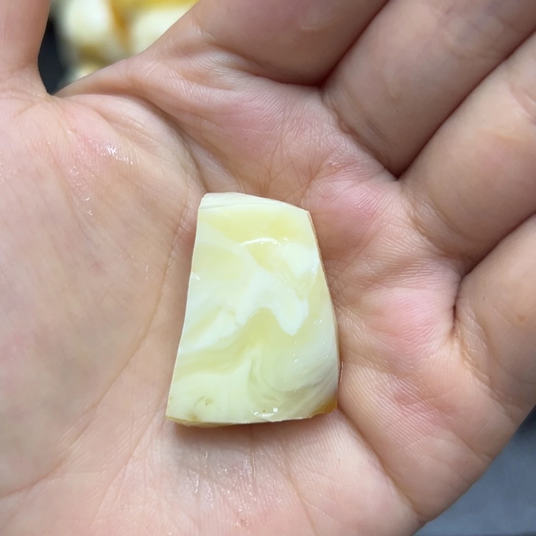 定制琥珀未镶嵌蜜蜡