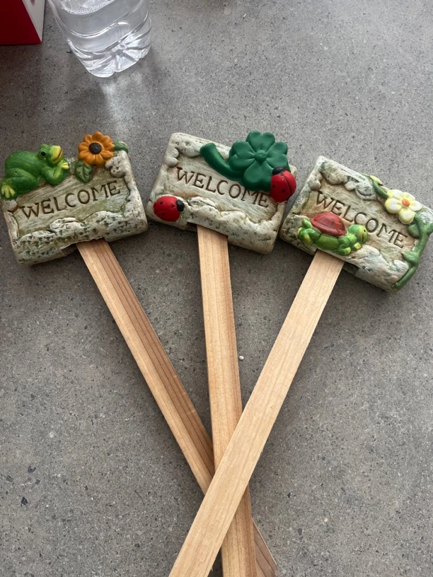 红陶欢迎牌花插三件套摆件