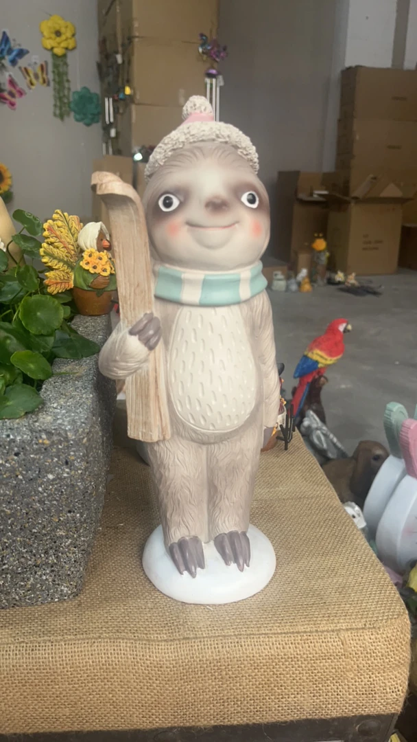 树脂粉帽子树懒摆件