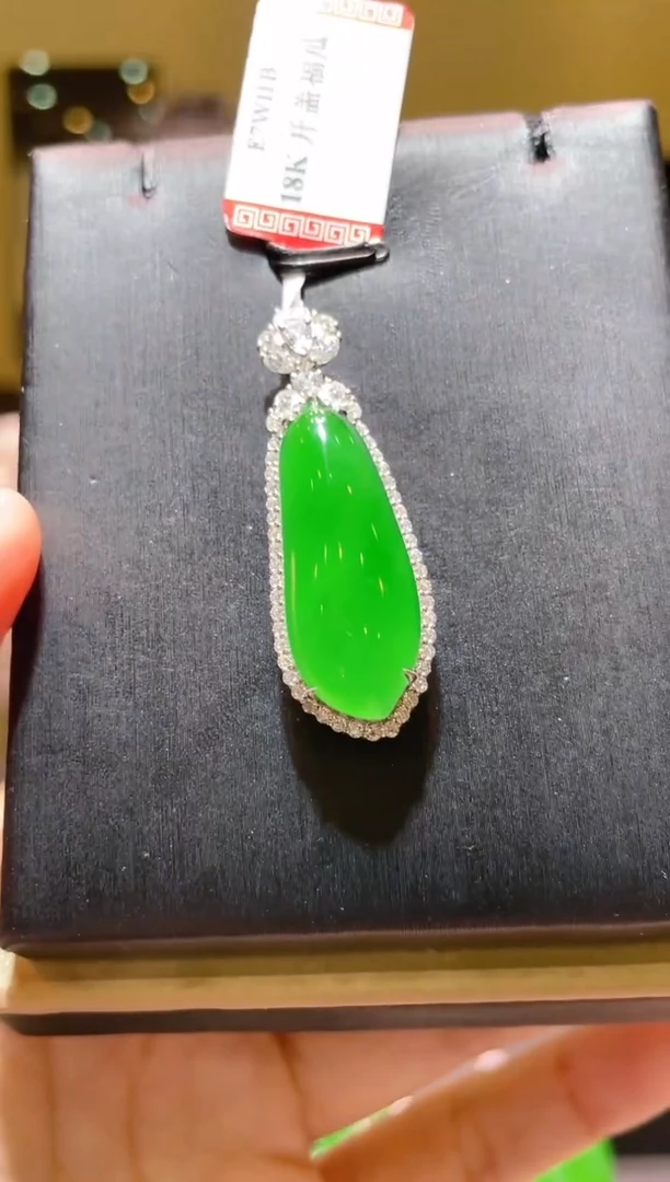 【闪购商品】翡翠吊坠(赠链)18K金镶嵌A55