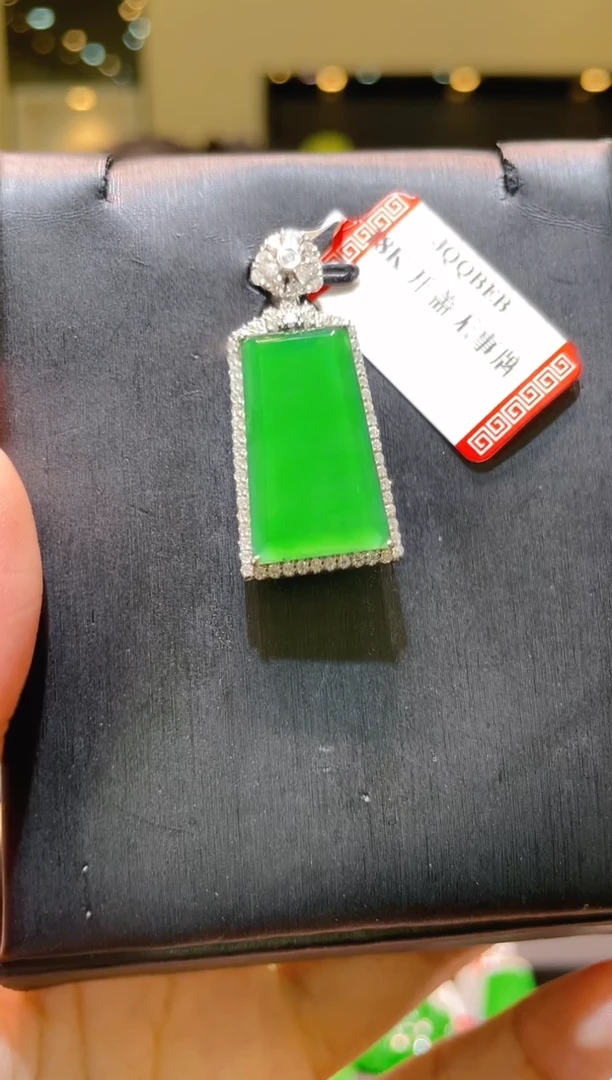 【闪购商品】翡翠吊坠(赠链)18K金镶嵌A36