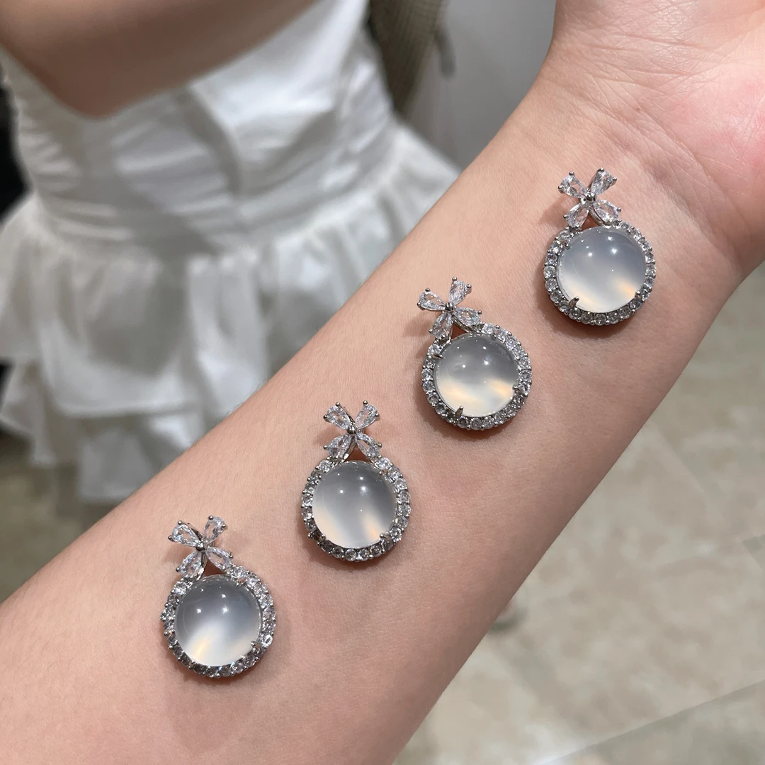 天然高冰白玛瑙鸽子蛋结在逃公主吊坠项链轻奢气质