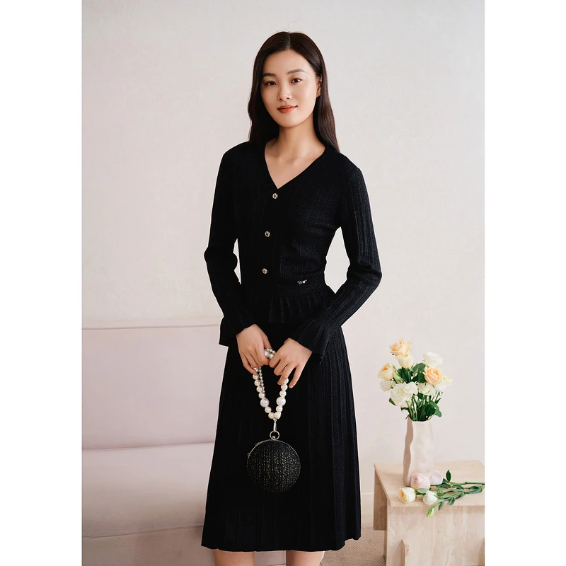 YINER 音儿新款气质长袖时尚黑色收腰显瘦休闲年毛织衫8C65106136