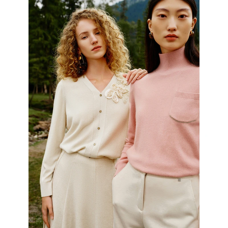 YINER音儿商场同款冬季新款新中式绣花毛针织衫8C34506130