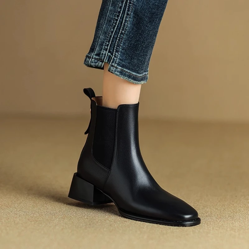 真皮短筒切尔西方头短靴女2025秋冬新款加绒粗跟英伦风软底时装靴