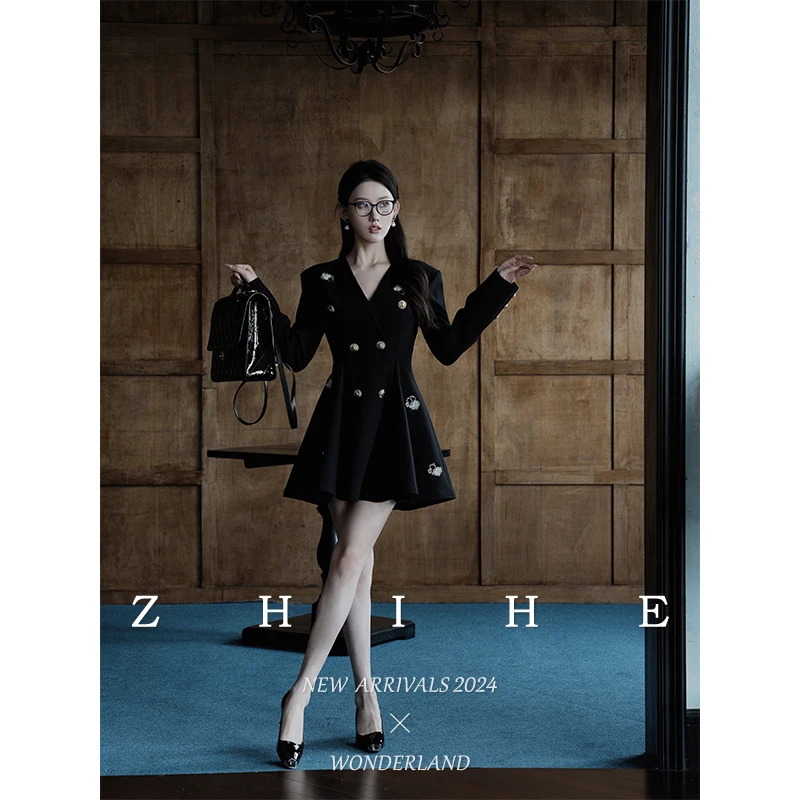 至禾Wonderland【左岸漫调】原创雅韵高智V领双排扣绣花修饰西装裙