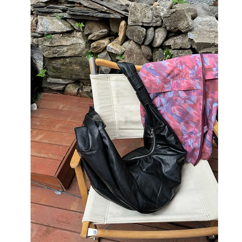 牛角包/定制大容量包包 斜跨单肩复古黑色大包 可调节加长肩带