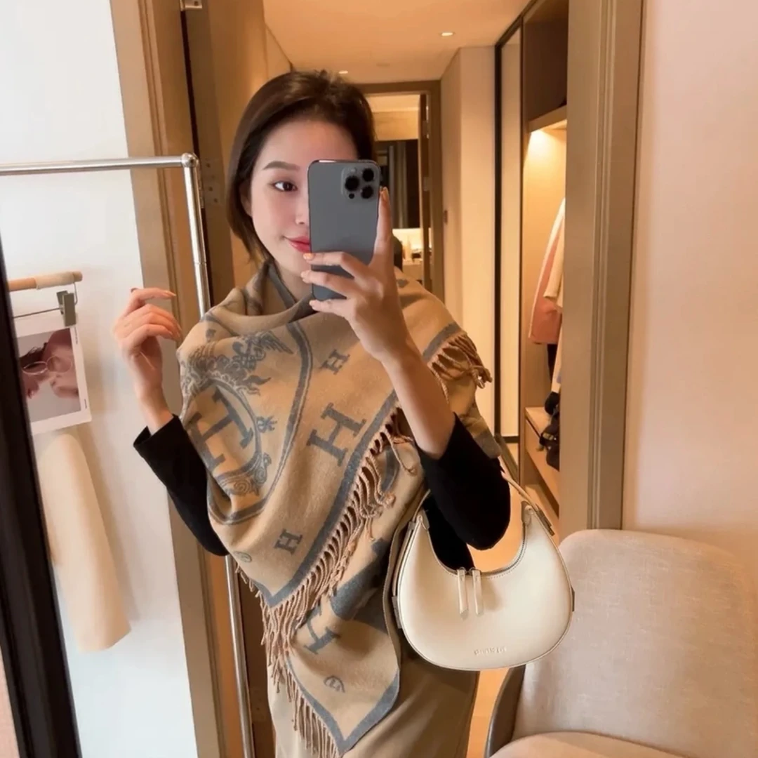 内蒙古生产地厂家直邮双面羊绒围巾披肩两用天使马图案时尚百搭