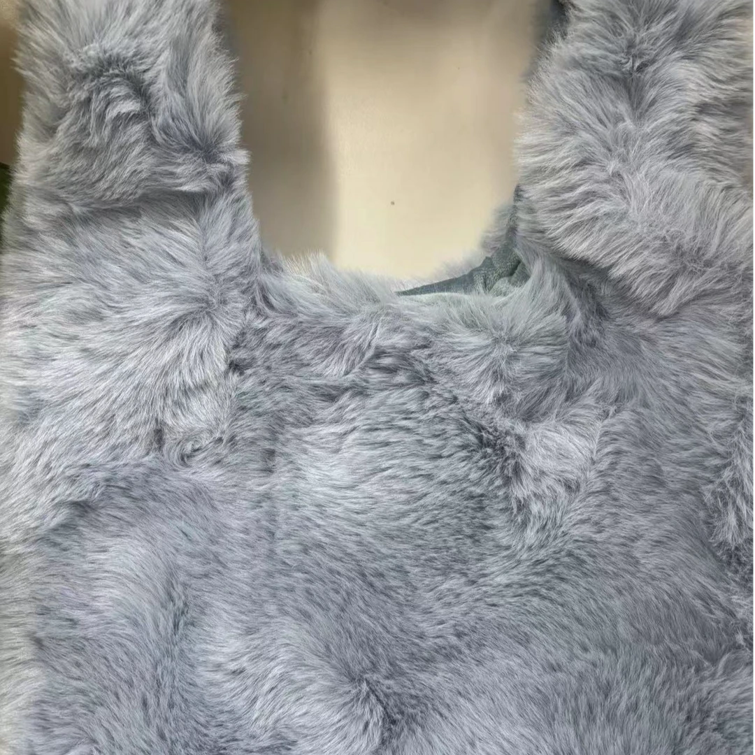 修修啊~蓝色毛毛包包